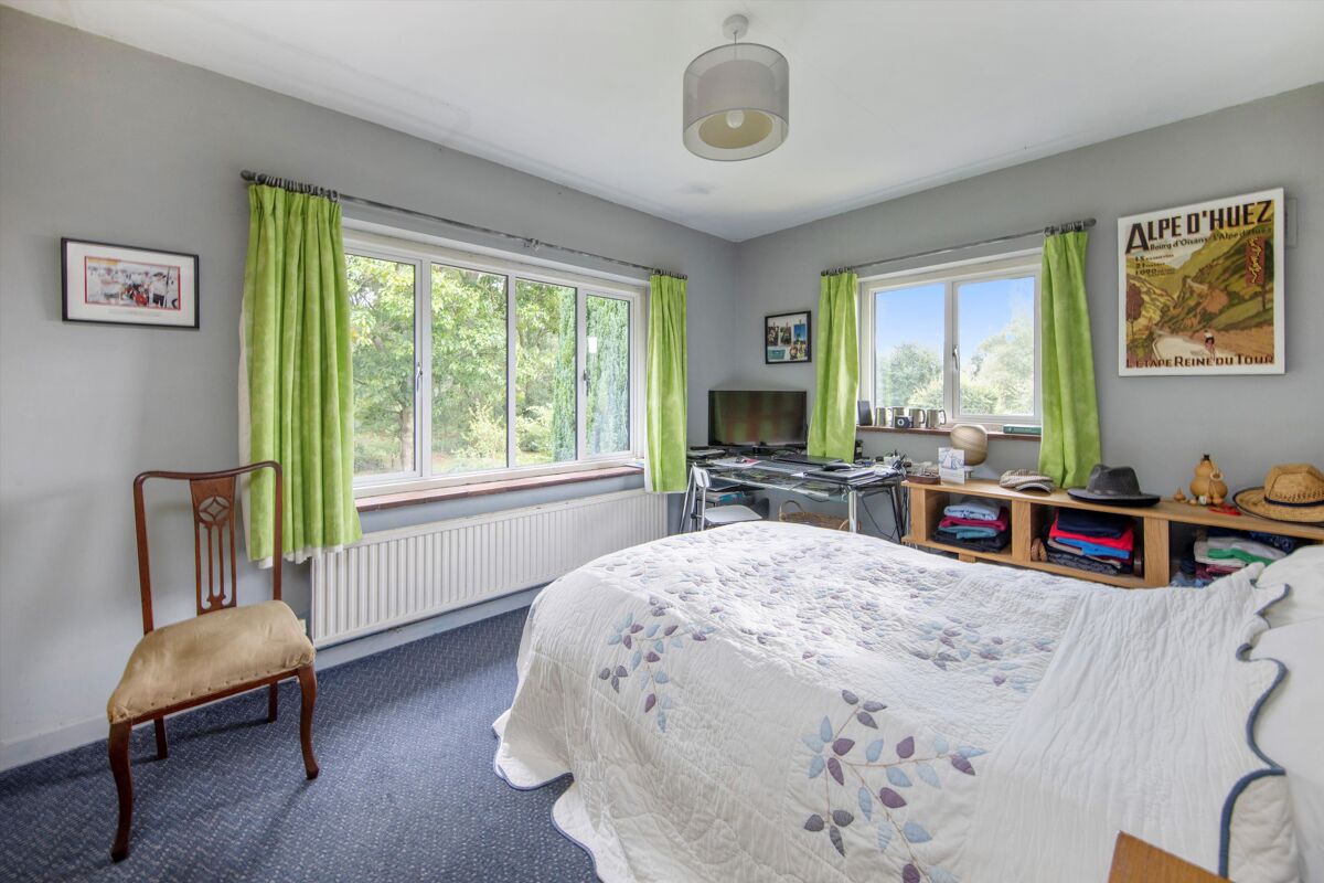 house for sale in Roseacre Gardens, Chilworth, Guildford, Surrey, GU4