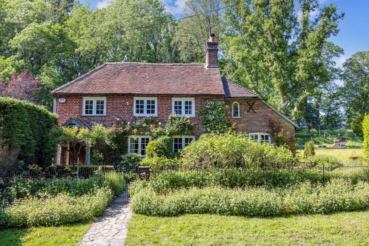 house for sale in Pockford Road, Chiddingfold, Godalming, Surrey, GU8