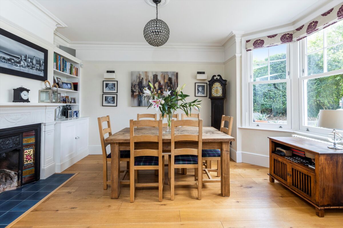 house for sale in Farnham Road, Guildford, Surrey, GU2 GLD012186810