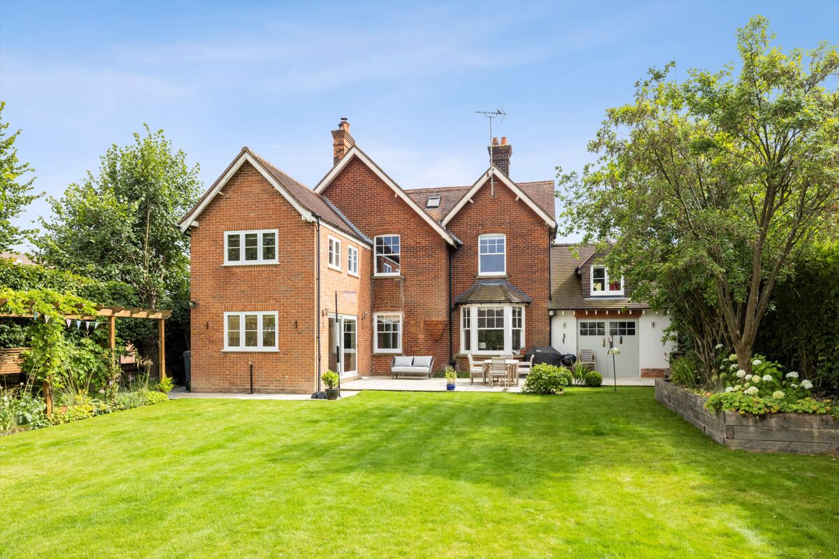 house for sale in Farnham Road, Guildford, Surrey, GU2 GLD012186810