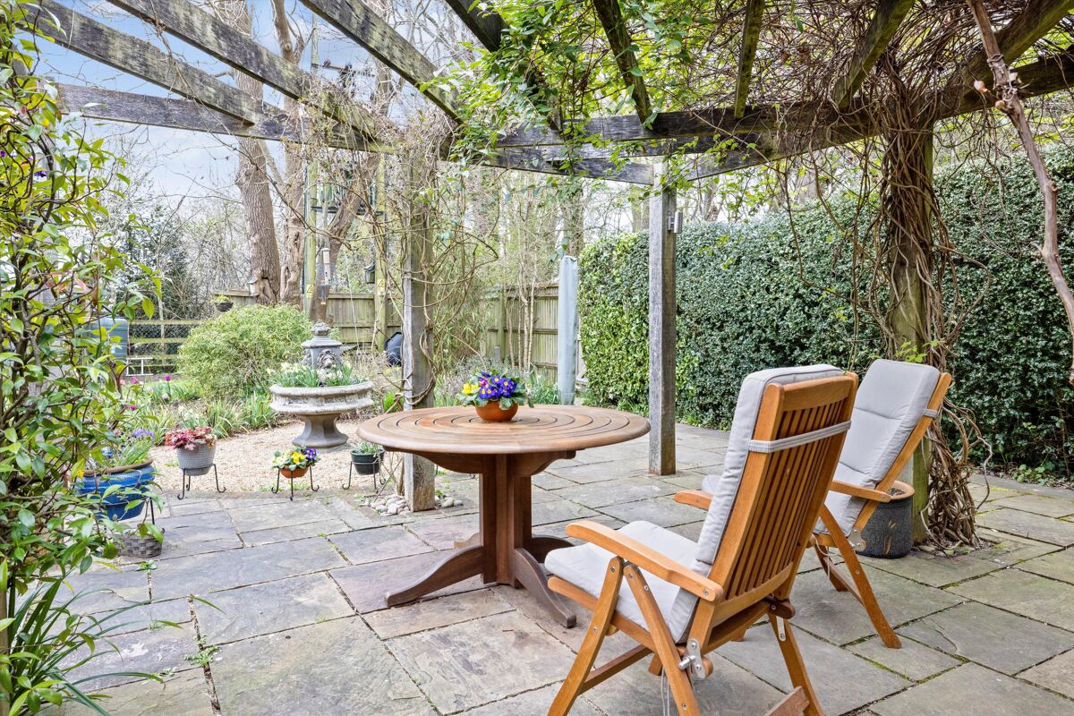 house for sale in Guildford Road, Cranleigh, Surrey, GU6 GLD012196056