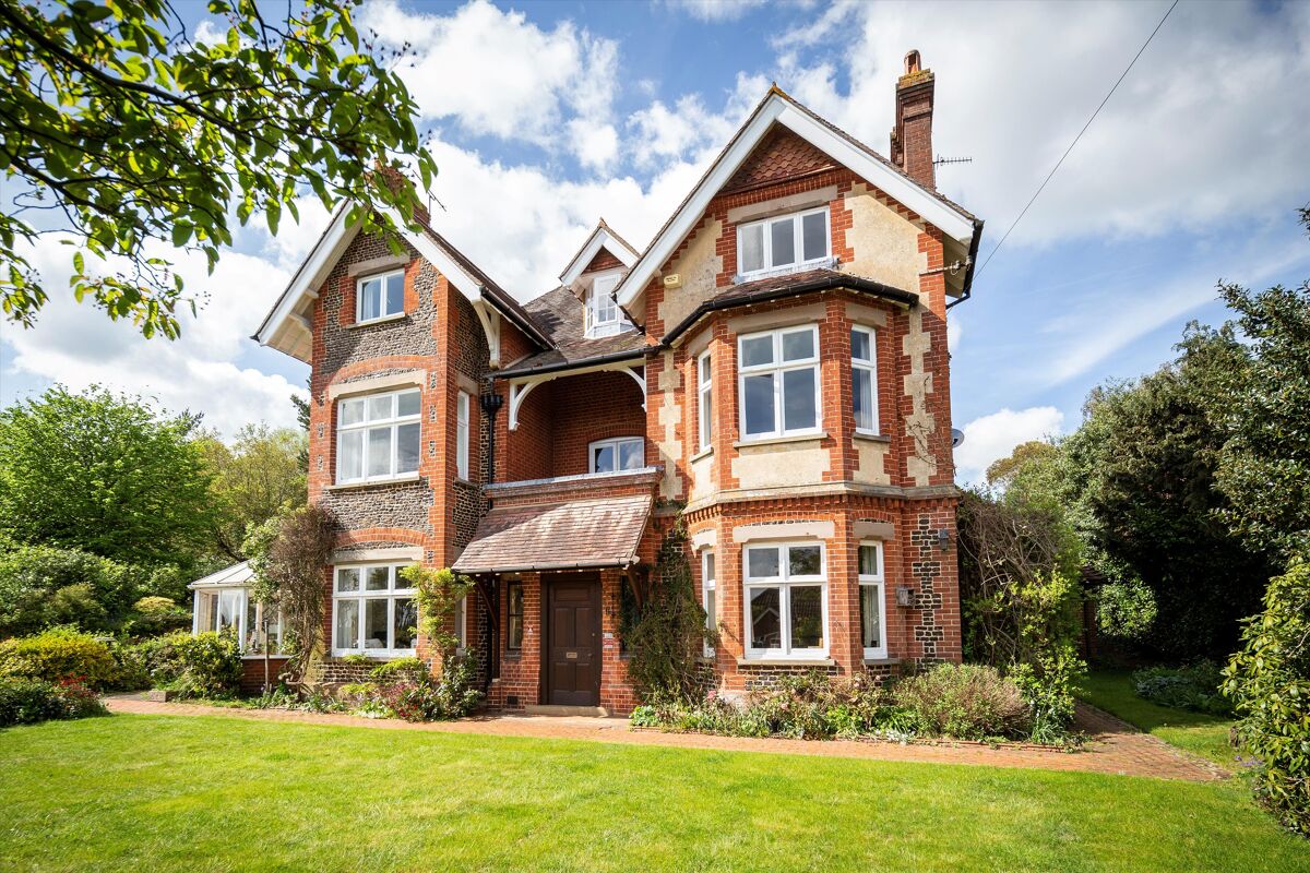 house for sale in Frensham, Farnham, Surrey, GU10 GLD012200056