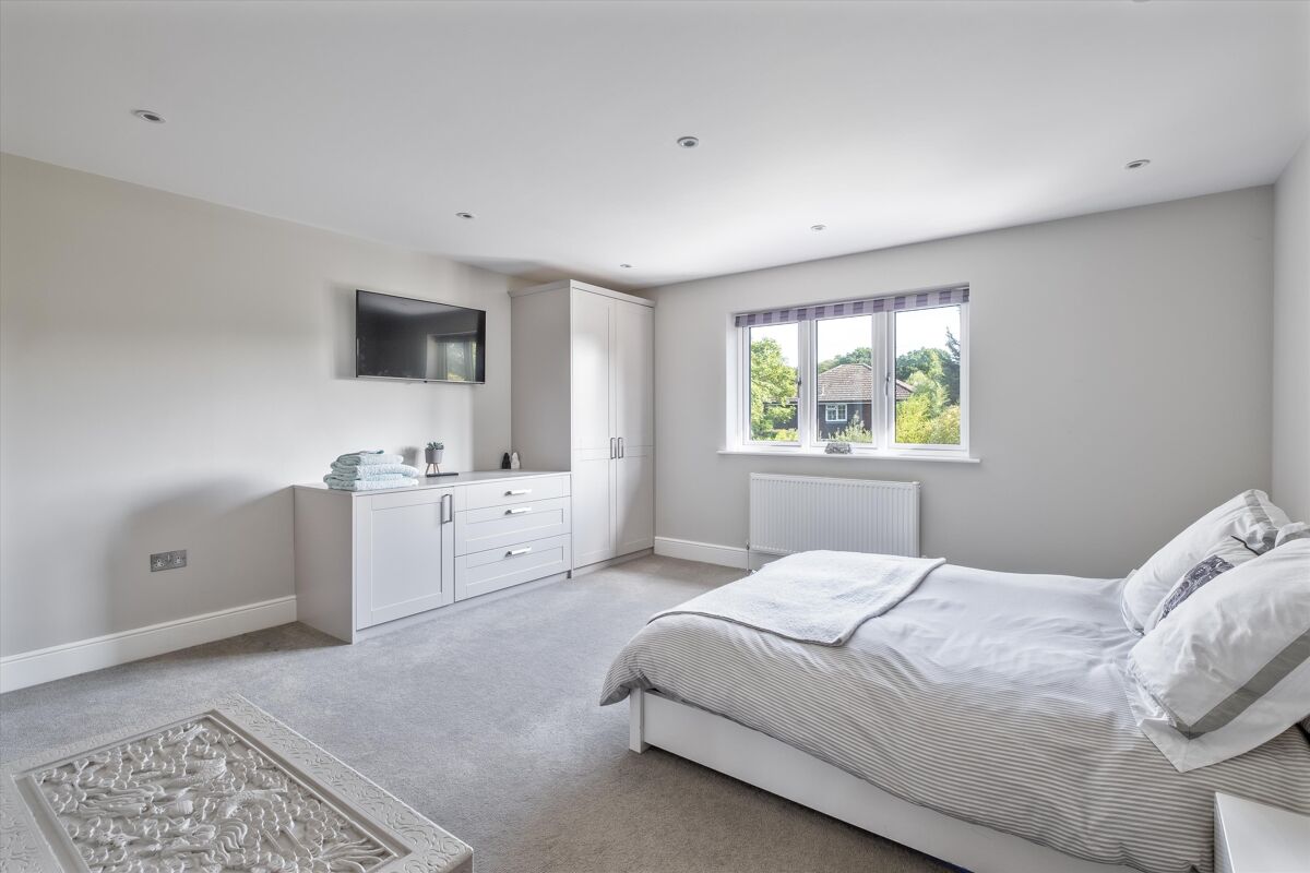 house for sale in Avenue Road, Cranleigh, Surrey, GU6 GLD012218640