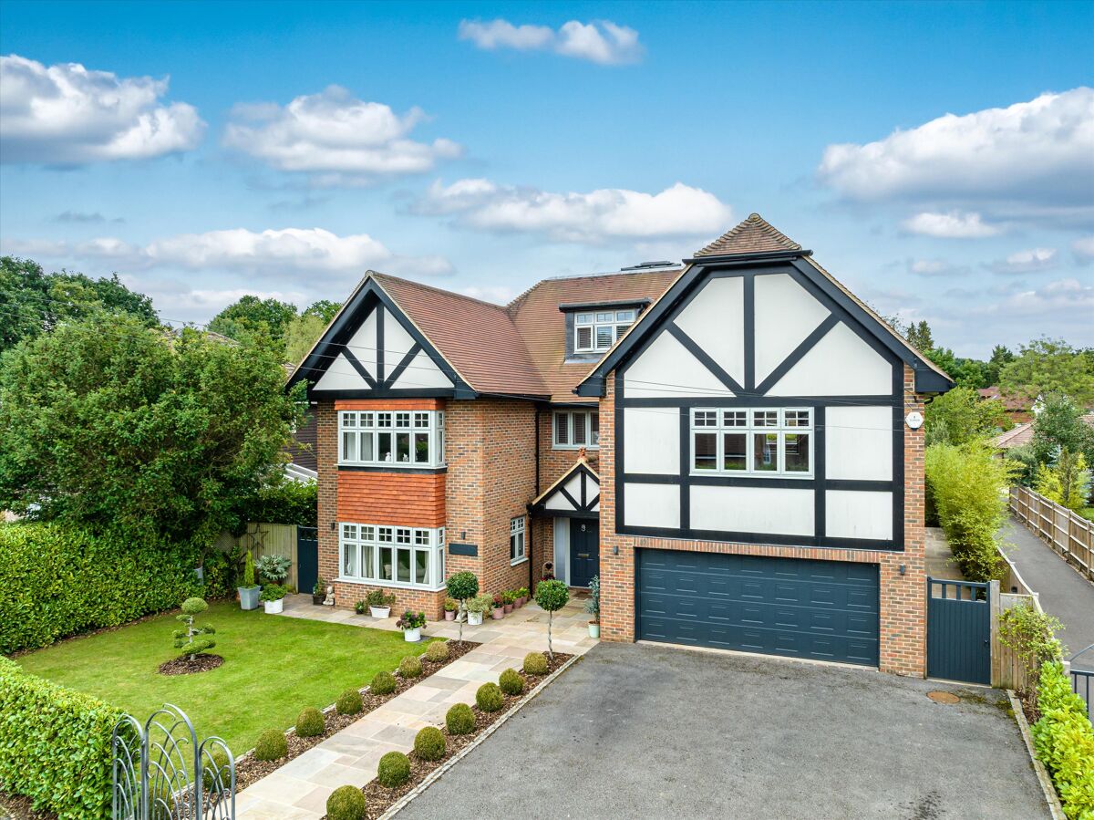 house for sale in Avenue Road, Cranleigh, Surrey, GU6 GLD012218640