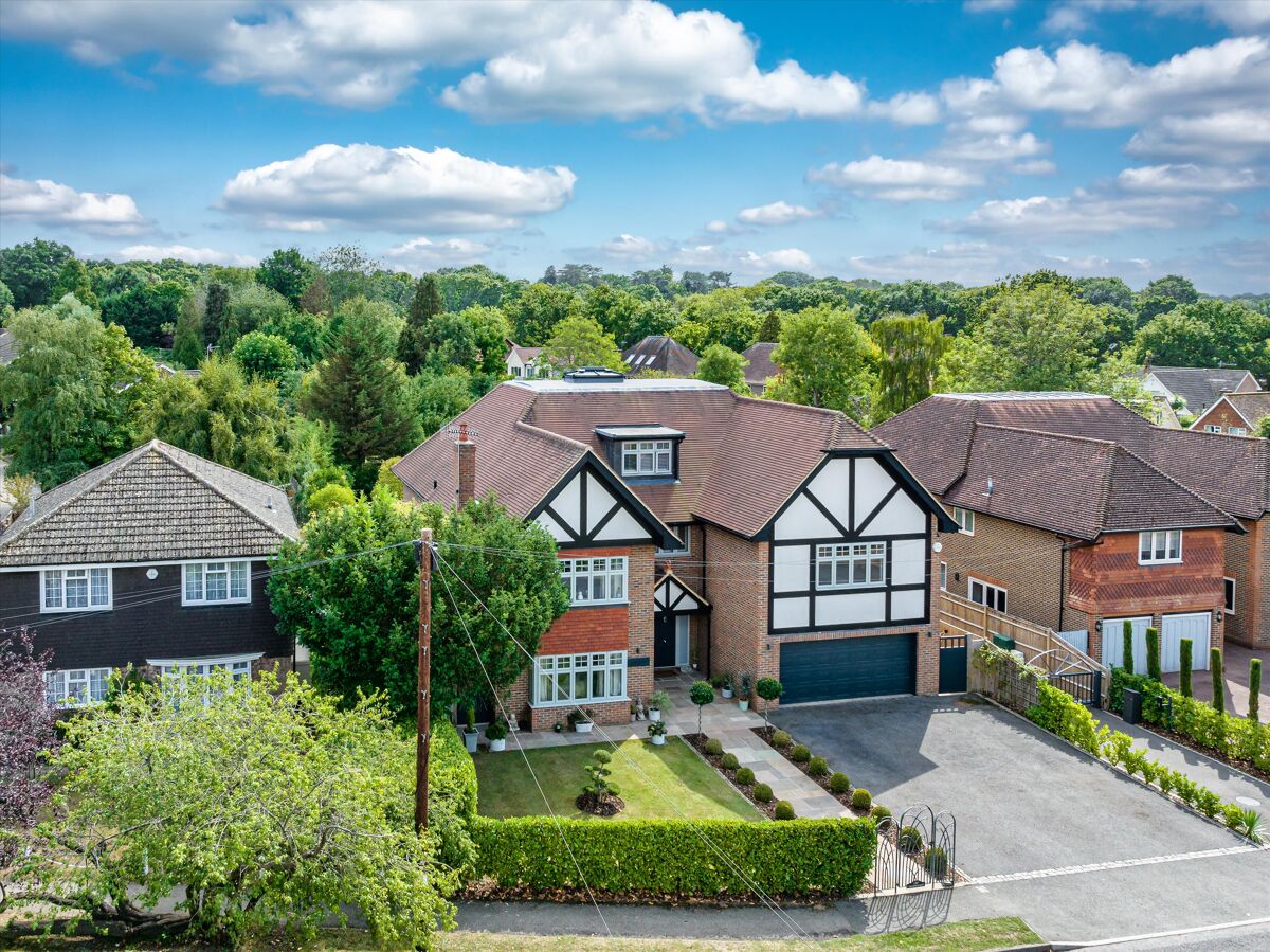 house for sale in Avenue Road, Cranleigh, Surrey, GU6 GLD012218640