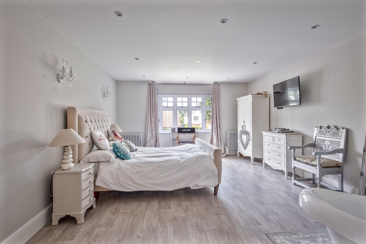 house for sale in Avenue Road, Cranleigh, Surrey, GU6 GLD012218640