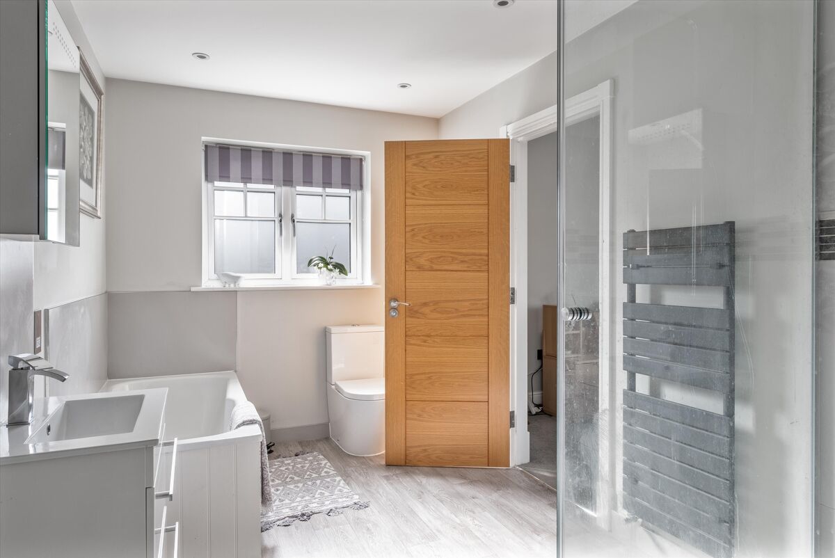 house for sale in Avenue Road, Cranleigh, Surrey, GU6 GLD012218640