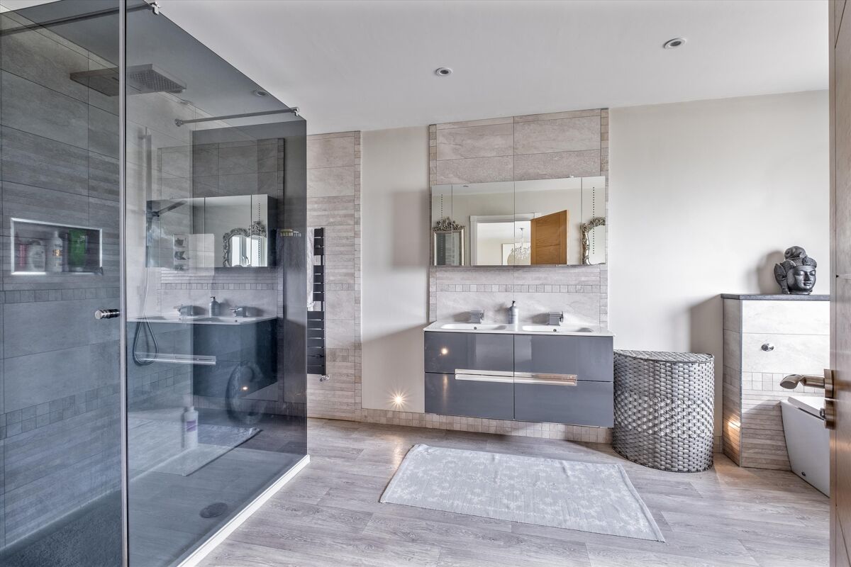 house for sale in Avenue Road, Cranleigh, Surrey, GU6 GLD012218640