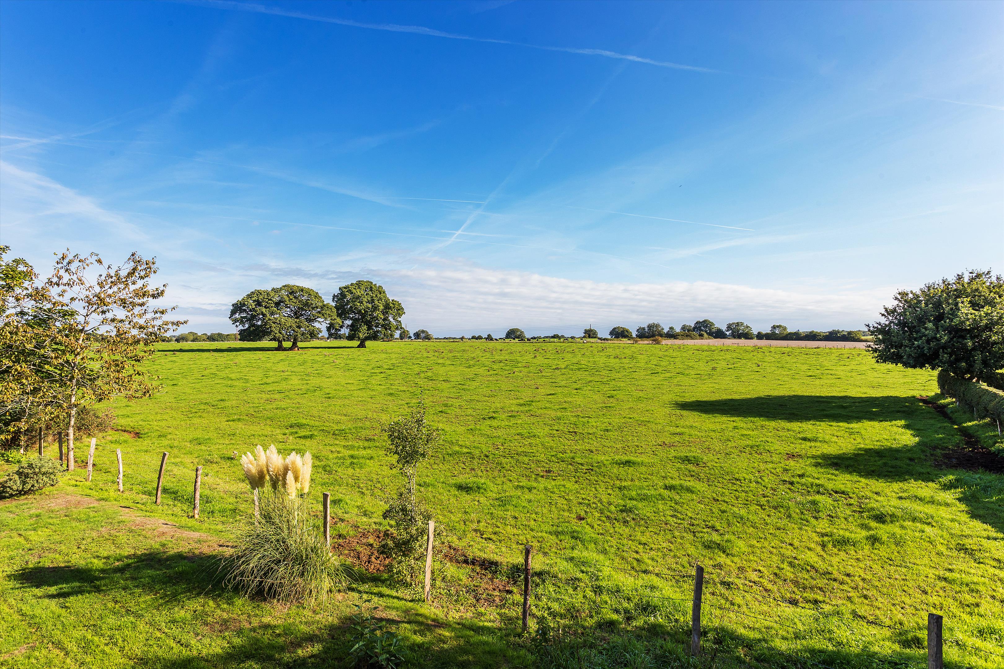 Village House For Sale In The Croft Puttenham Lane Shackleford 