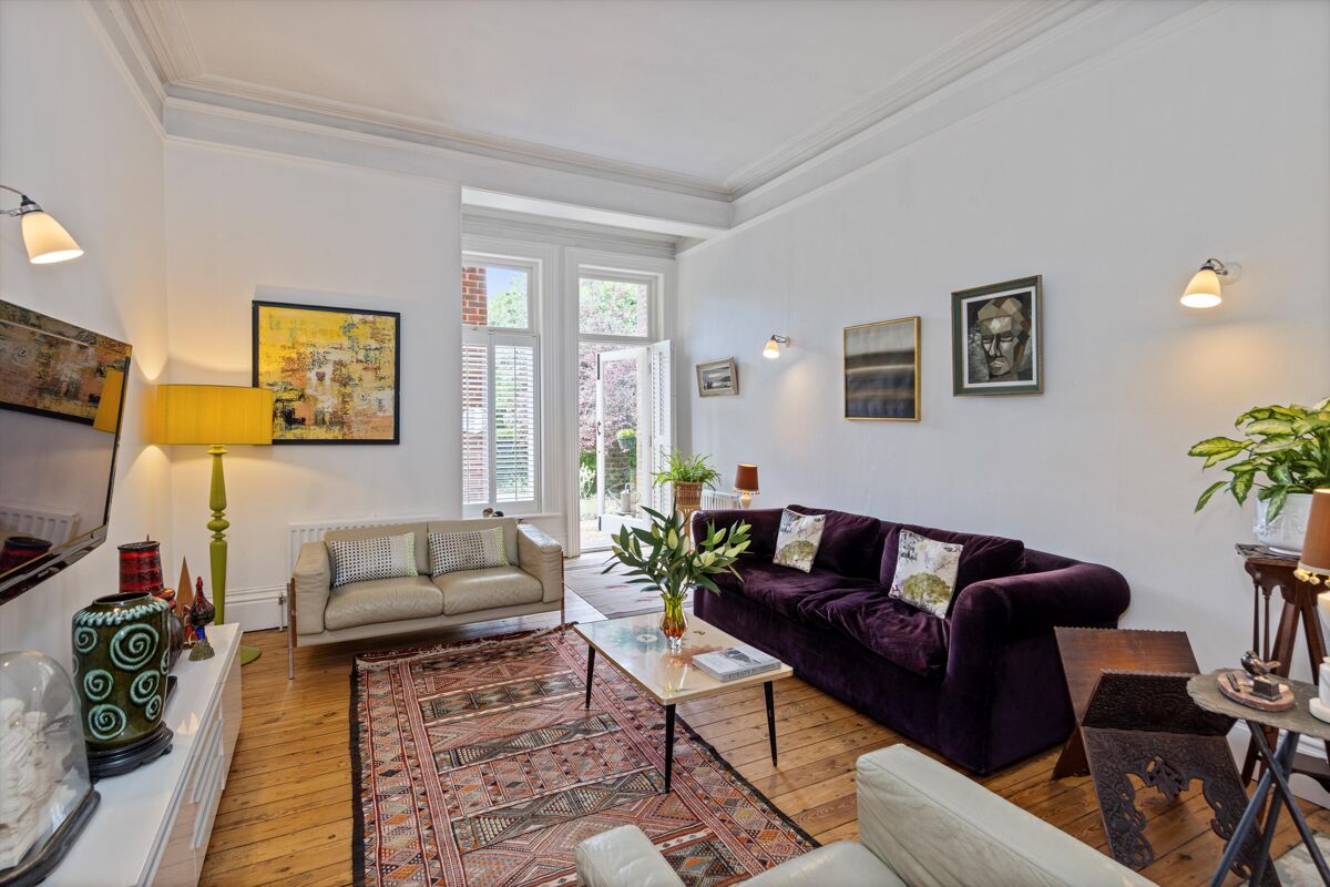 flat for sale in Boxgrove Road, Guildford, Surrey, GU1 GLD012220141