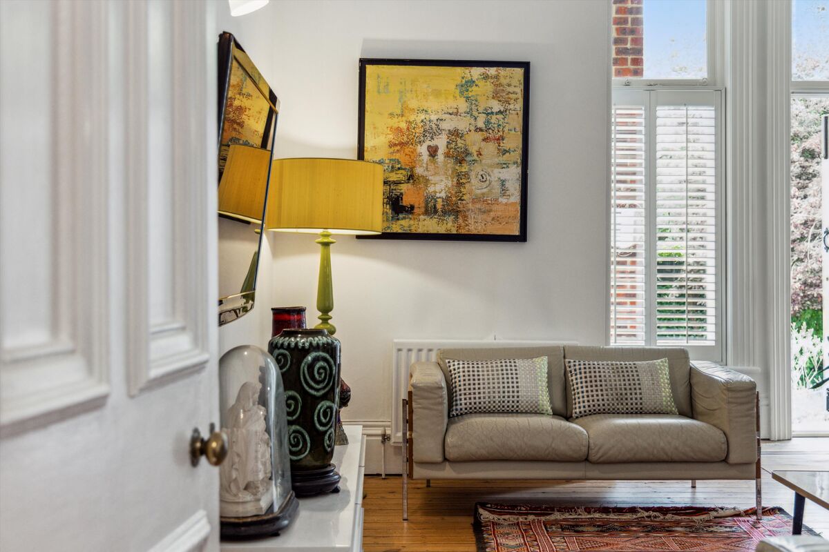 flat for sale in Boxgrove Road, Guildford, Surrey, GU1 GLD012220141