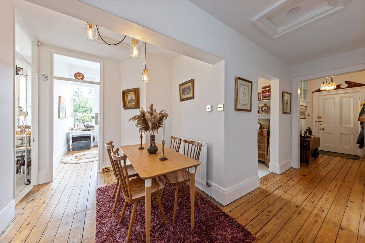 flat for sale in Boxgrove Road, Guildford, Surrey, GU1 GLD012220141