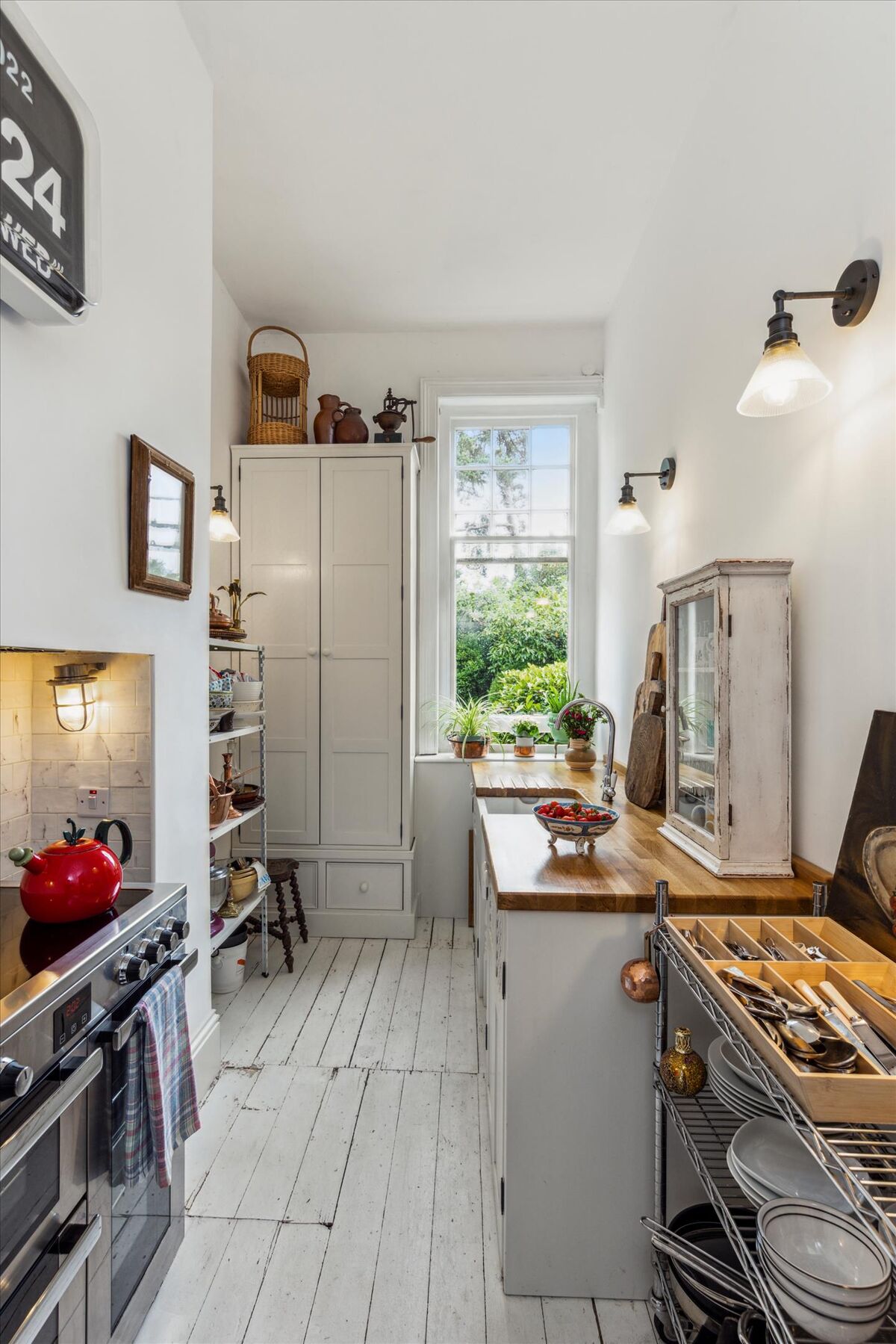 flat for sale in Boxgrove Road, Guildford, Surrey, GU1 GLD012220141