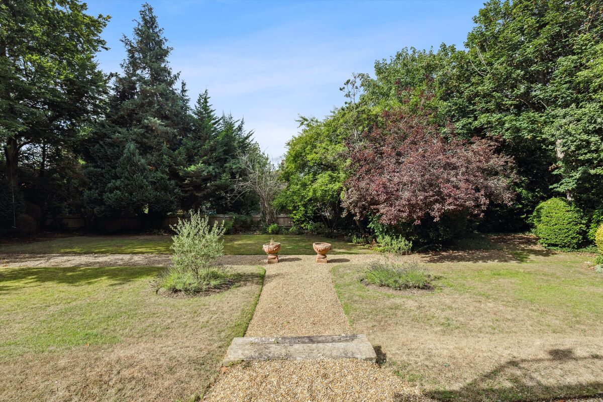 flat for sale in Boxgrove Road, Guildford, Surrey, GU1 GLD012220141