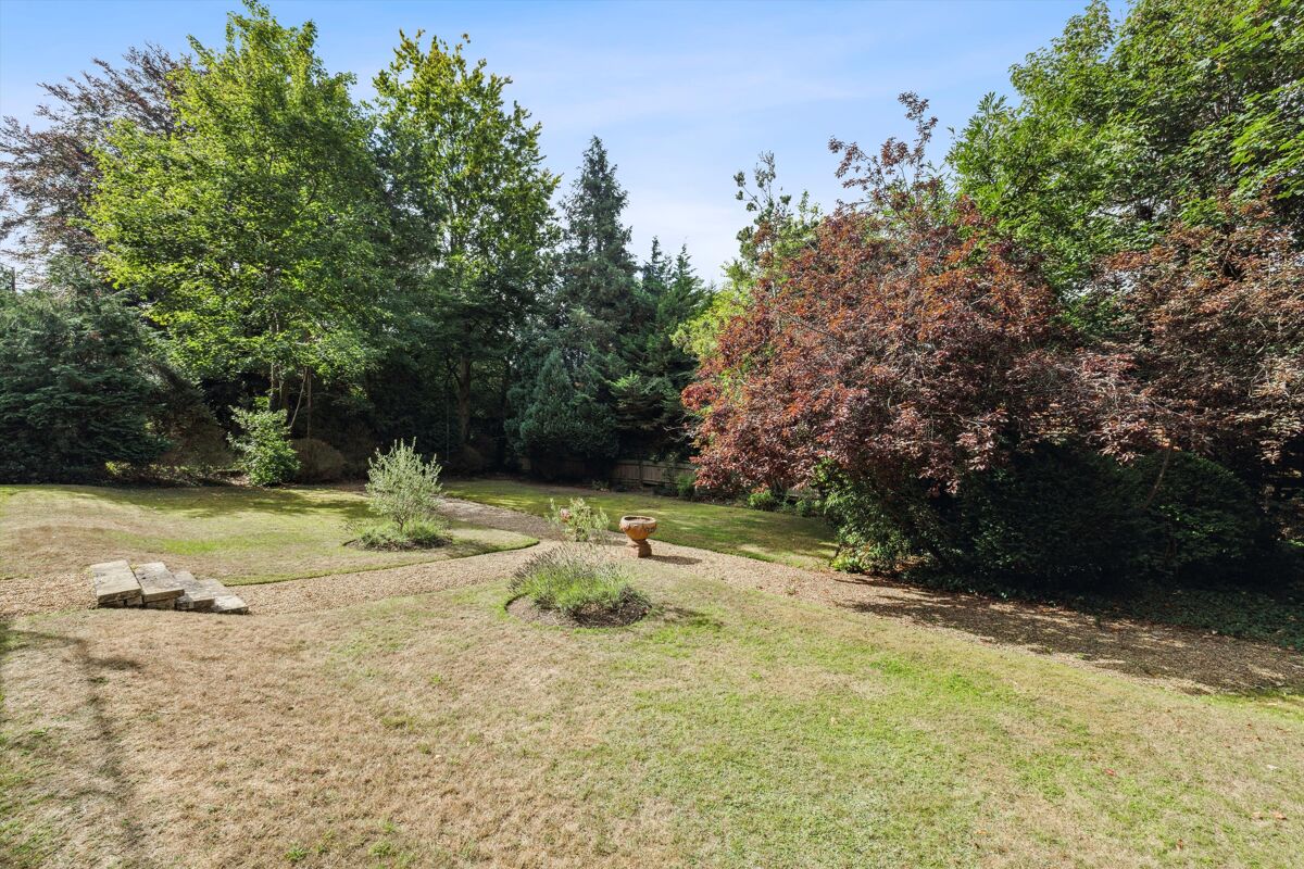 flat for sale in Boxgrove Road, Guildford, Surrey, GU1 GLD012220141