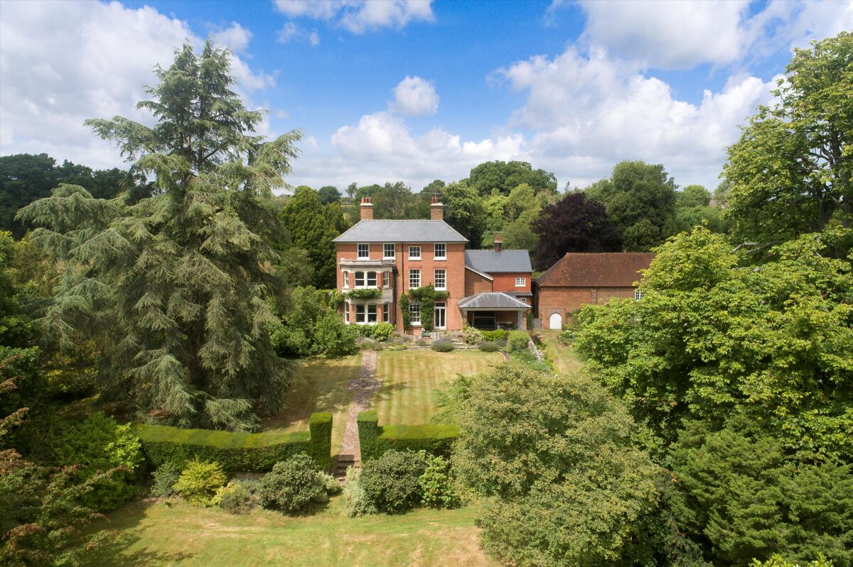A classical Georgian country house with extensive family accommodation ...