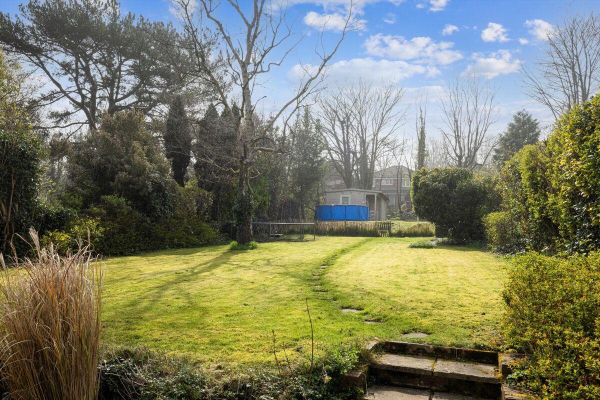 house for sale in Manor Way, Guildford, Surrey, GU2 GLD012263118