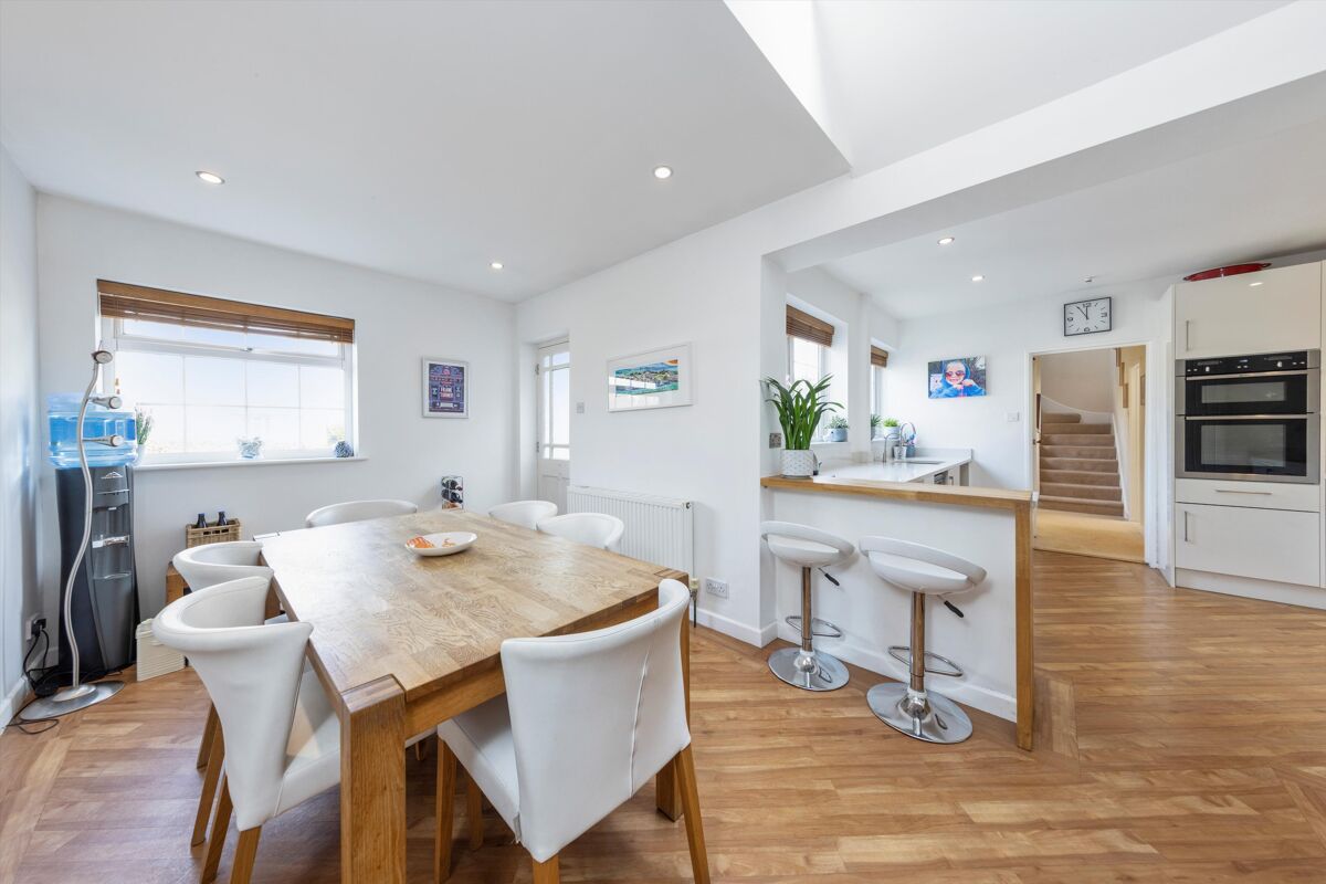 house for sale in Manor Way, Guildford, Surrey, GU2 GLD012263118