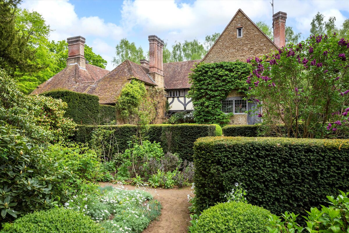 house for sale in Munstead Wood, Godalming, Surrey, GU7 GLD012298766 Knight Frank