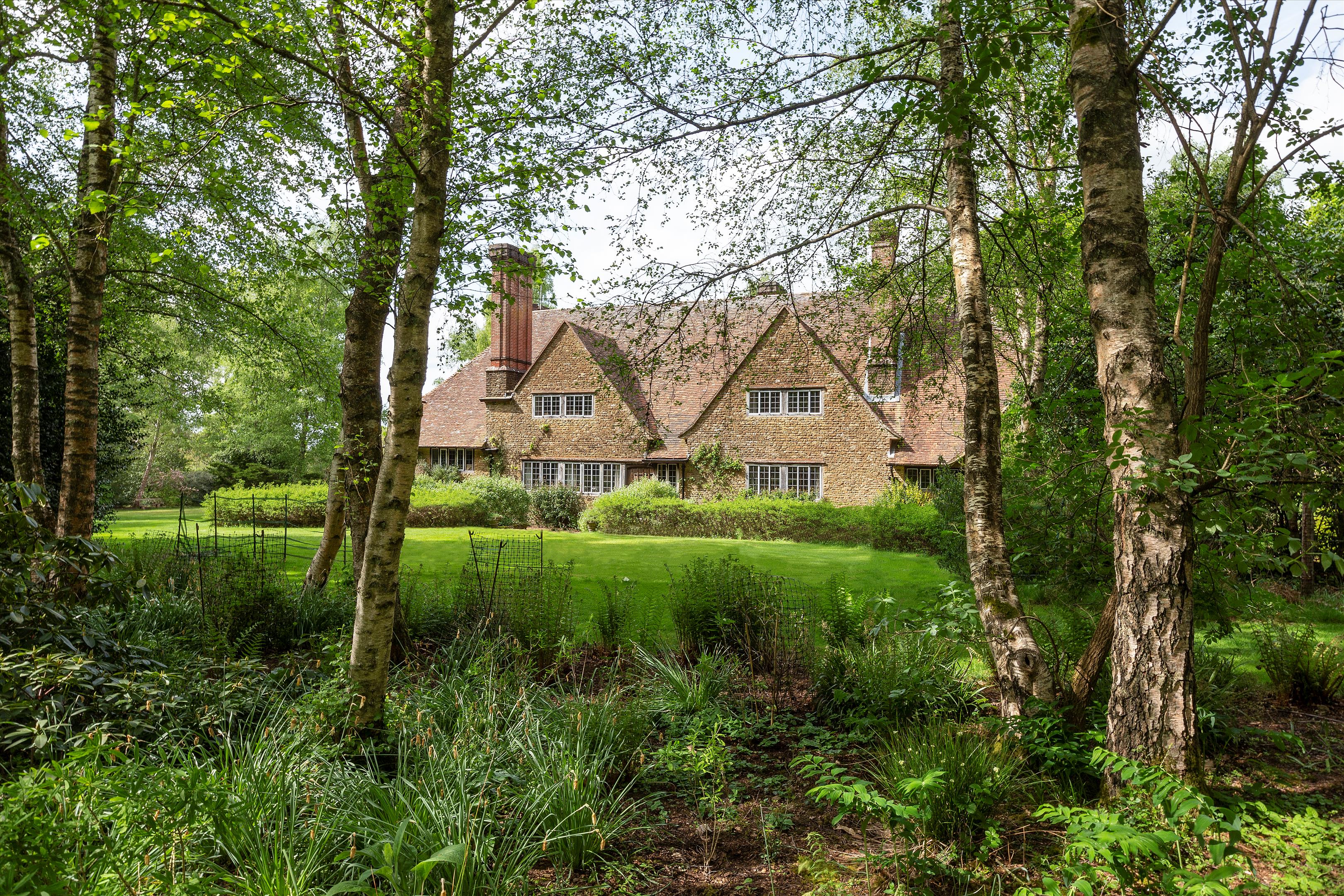 House For Sale In Munstead Wood, Godalming, Surrey, GU7 - Gld012298766 ...