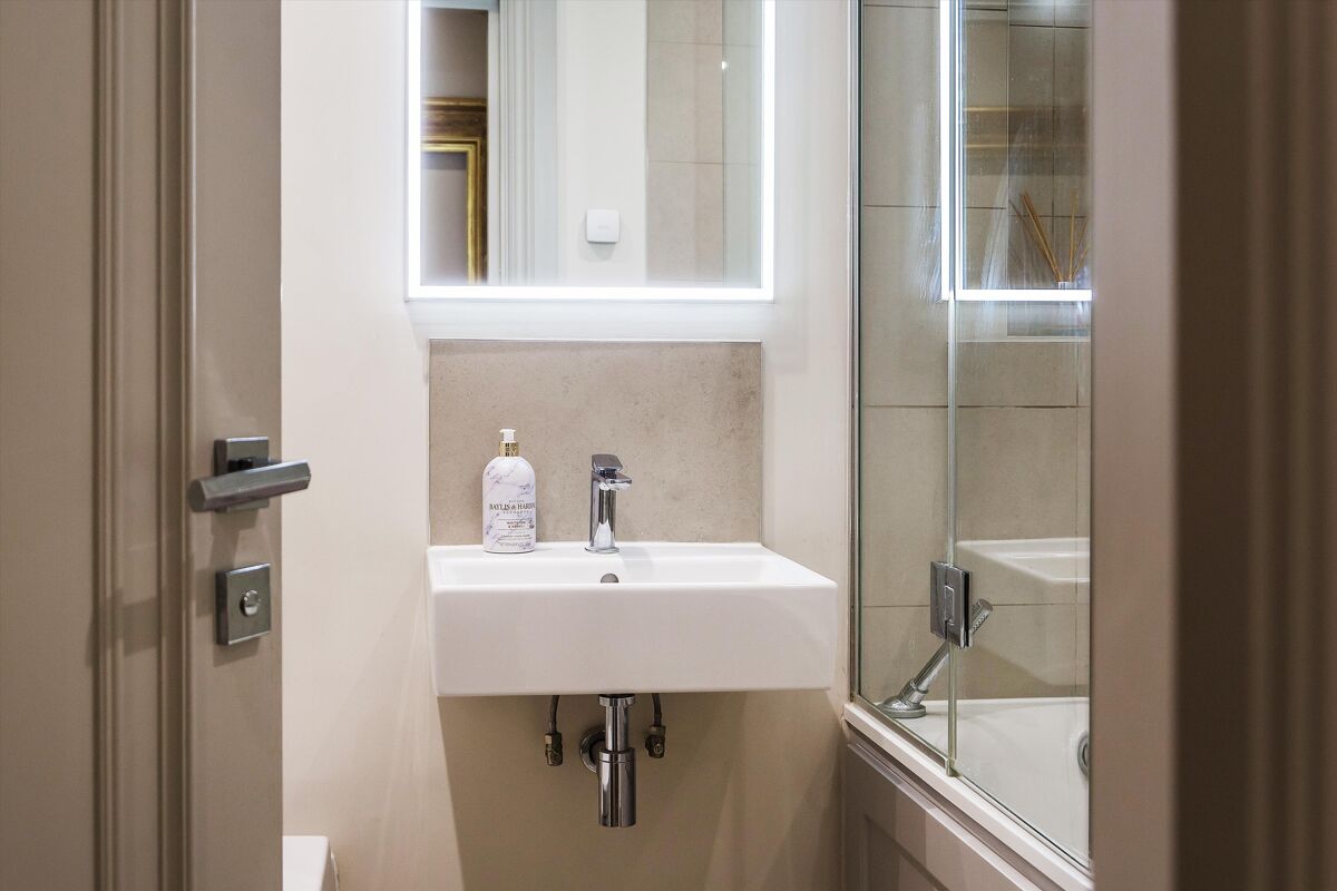 flat for sale in Cranley Road, Guildford, Surrey, GU1 GLD012334682