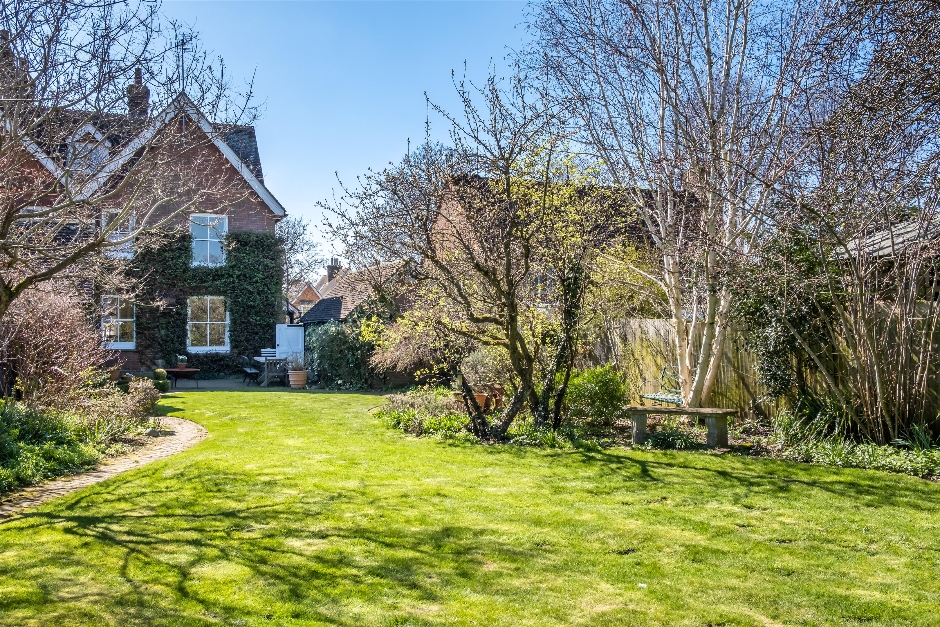 House For Sale In The Common, Cranleigh, Surrey, GU6 - GLD012346733 ...