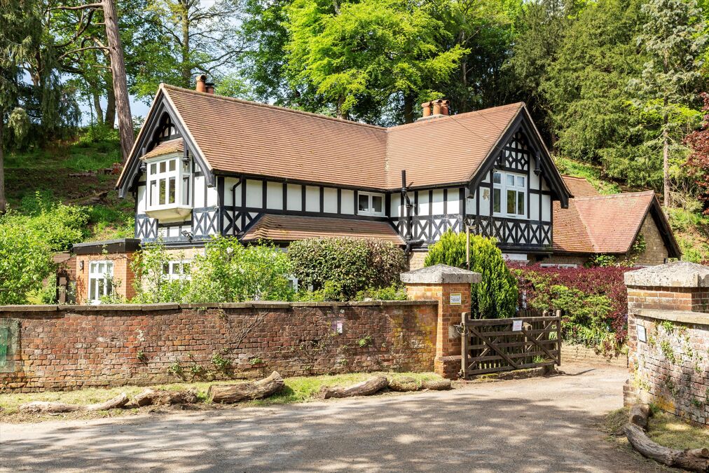Image of Hambledon Road, Busbridge, Godalming, GU8.