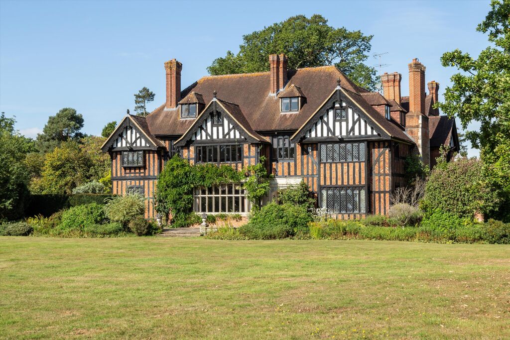 Image of Worplesdon, Guildford, Surrey, GU3 3QG