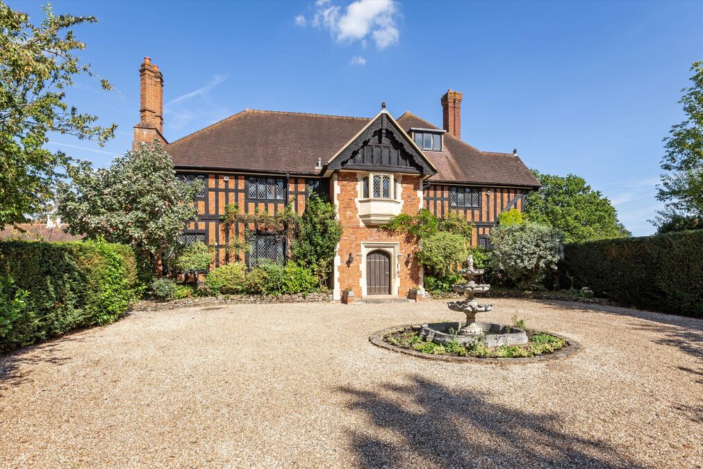 Image of Worplesdon, Guildford, Surrey, GU3 3QG