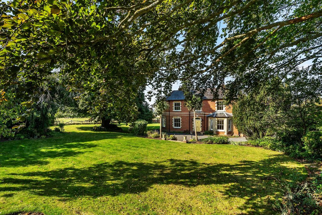 Image of East Flexford Lane, Wanborough, Guildford, Surrey, GU3