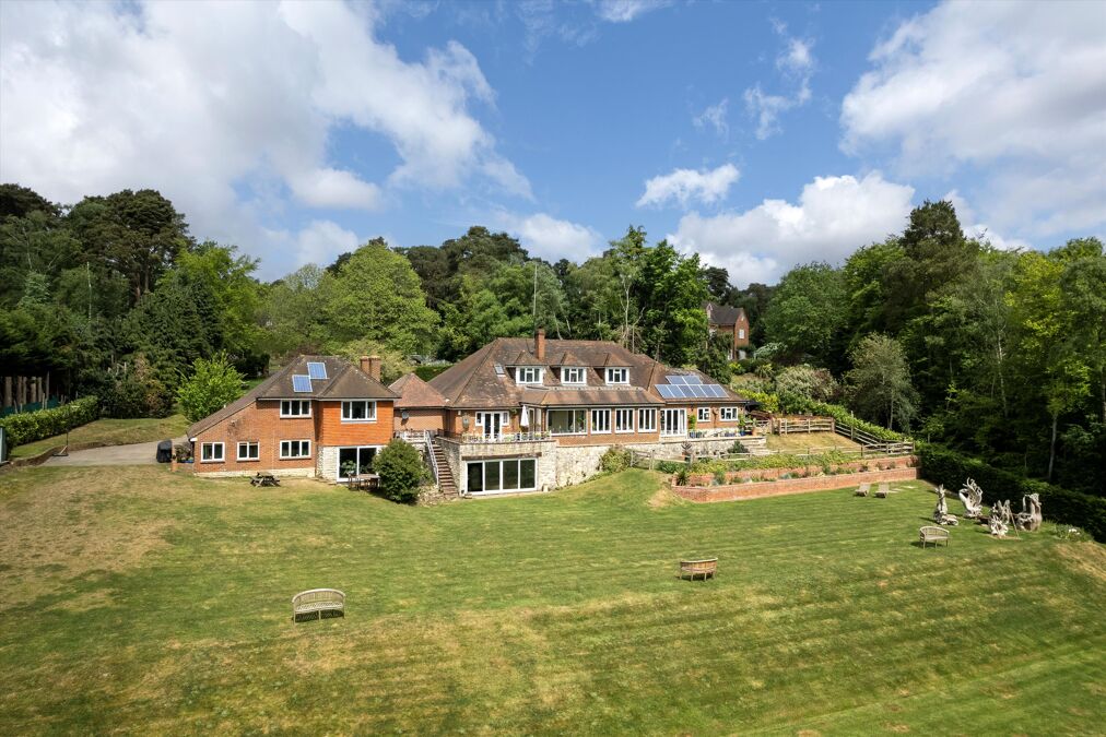 Image of Compton Way, Farnham, Surrey, GU10