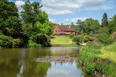 Picture of 5 bedroom house for sale.
