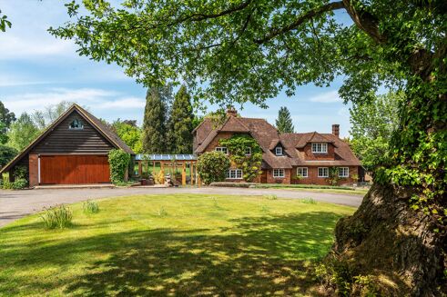 Picture of 5 bedroom house for sale.