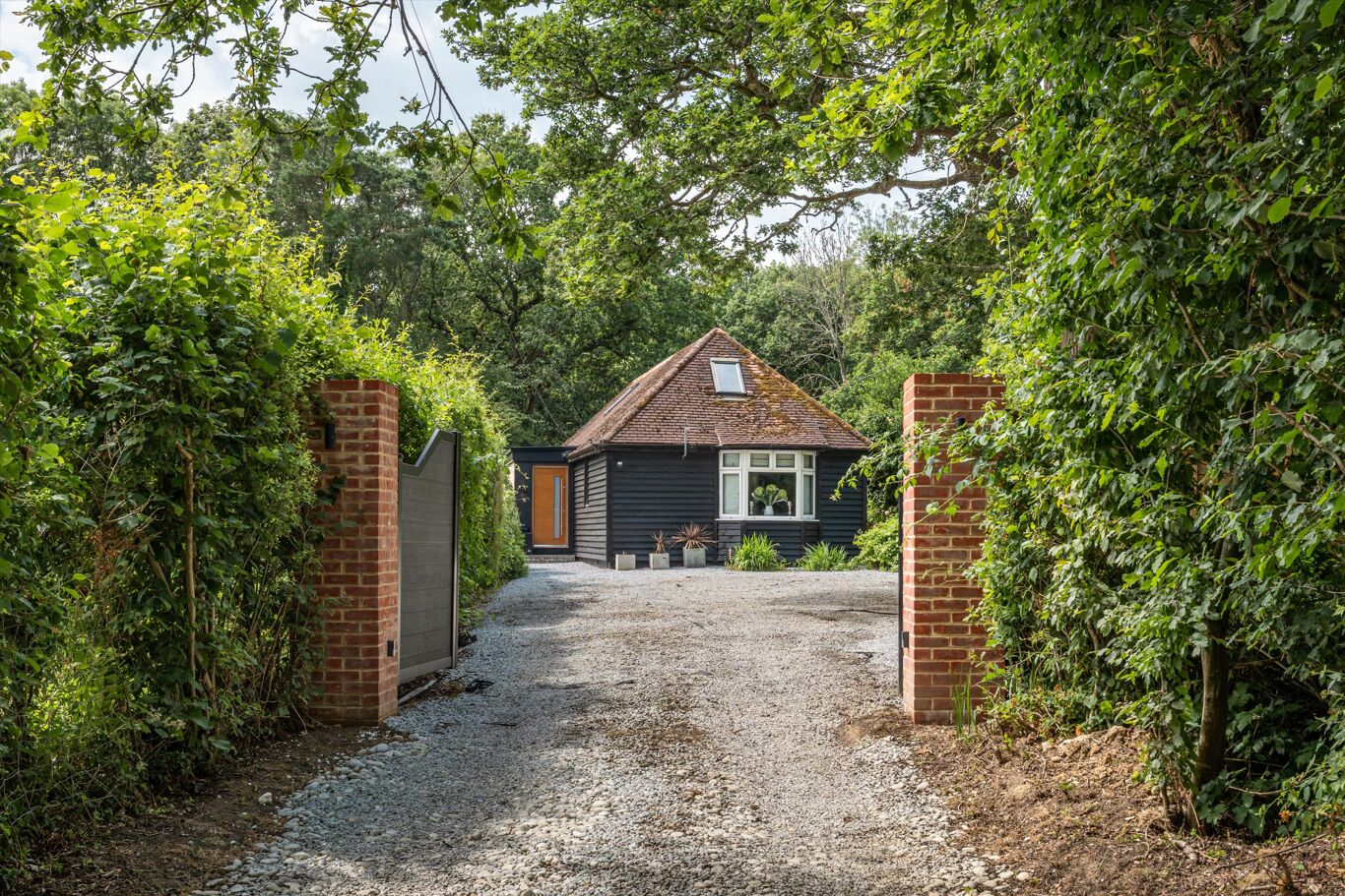Image of Horsham Lane, Ewhurst, Cranleigh, Surrey, GU6