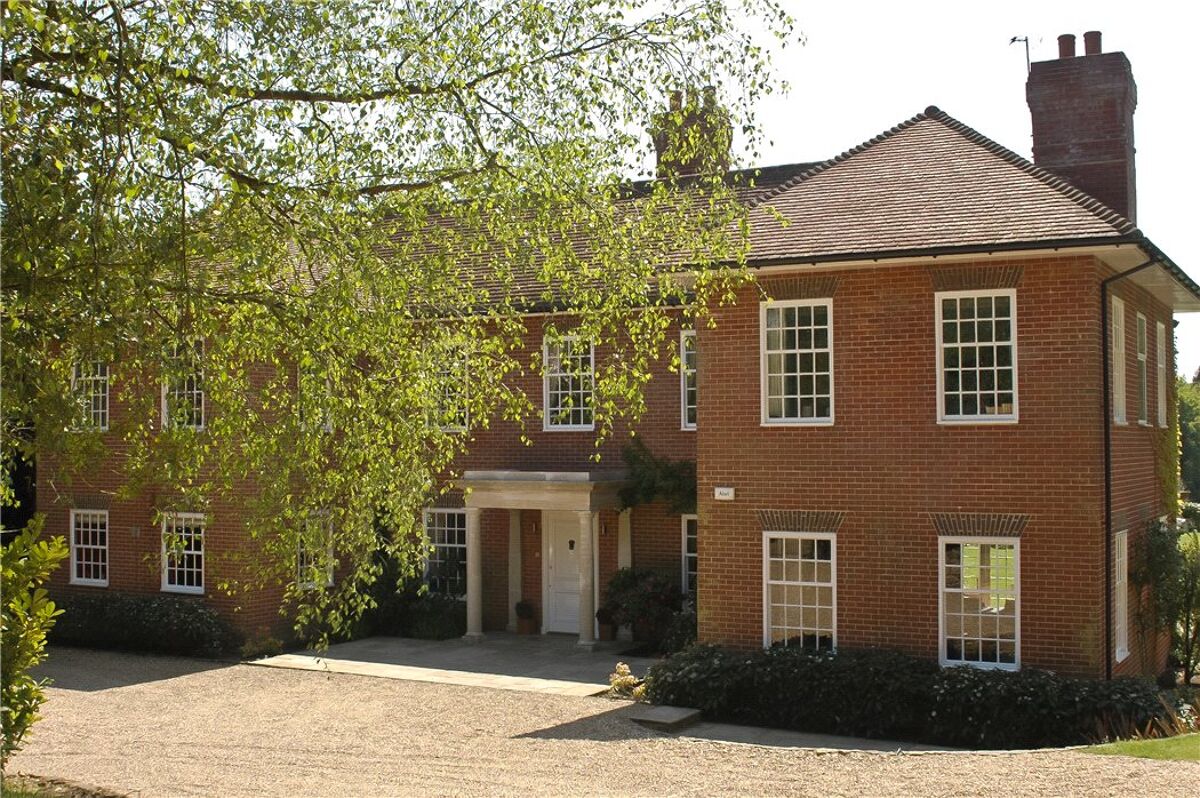 house for sale in Hindhead Road, Haslemere, Surrey, GU27 GLD050109