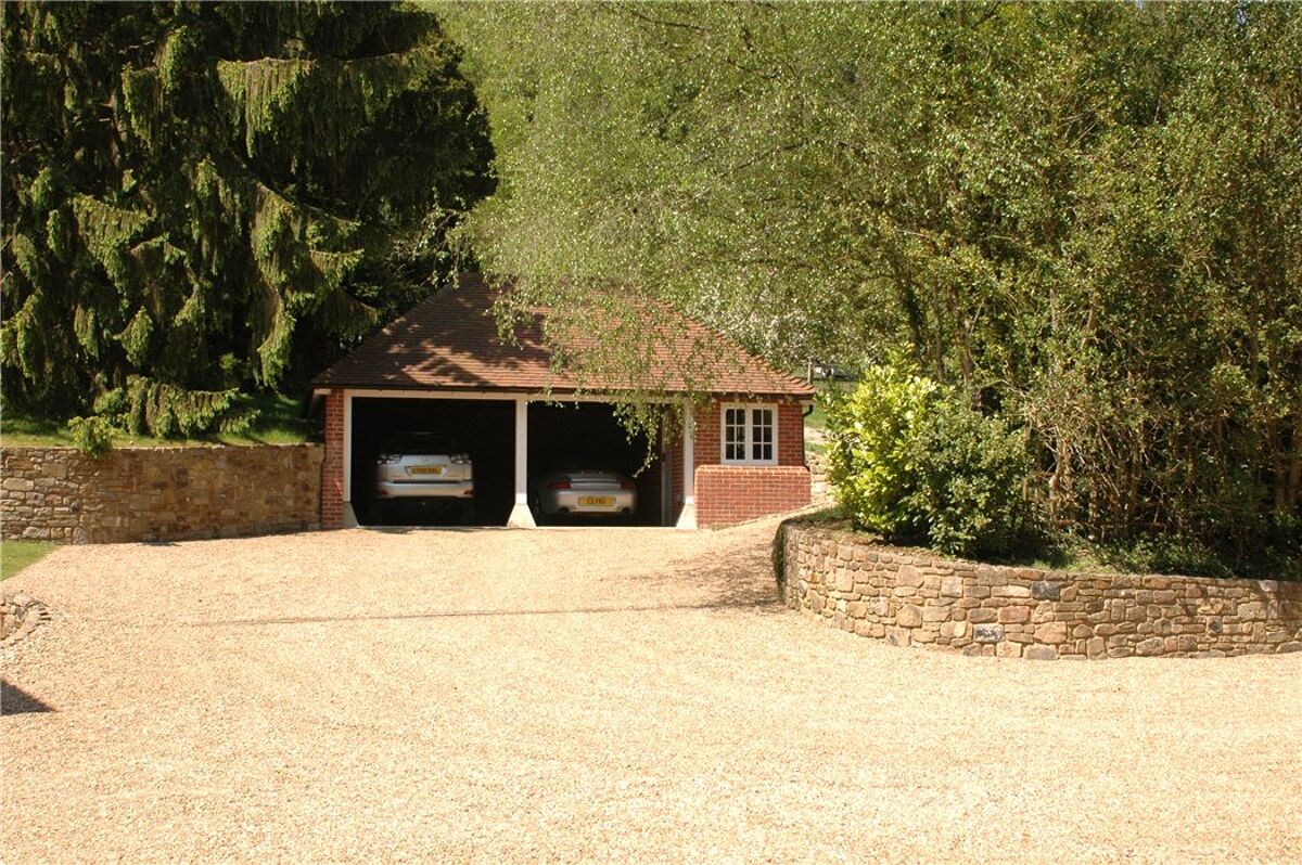 house for sale in Hindhead Road, Haslemere, Surrey, GU27 GLD050109