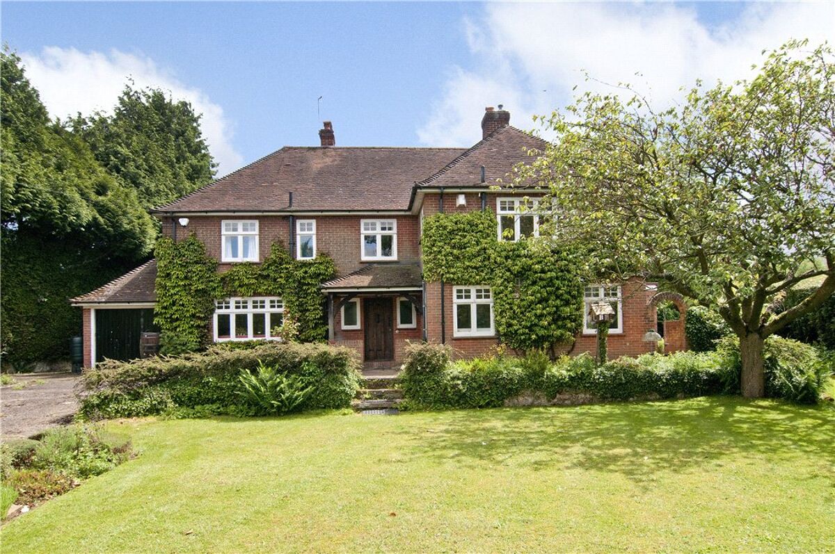 house for sale in Roseacre Gardens, Chilworth, Guildford, Surrey, GU4