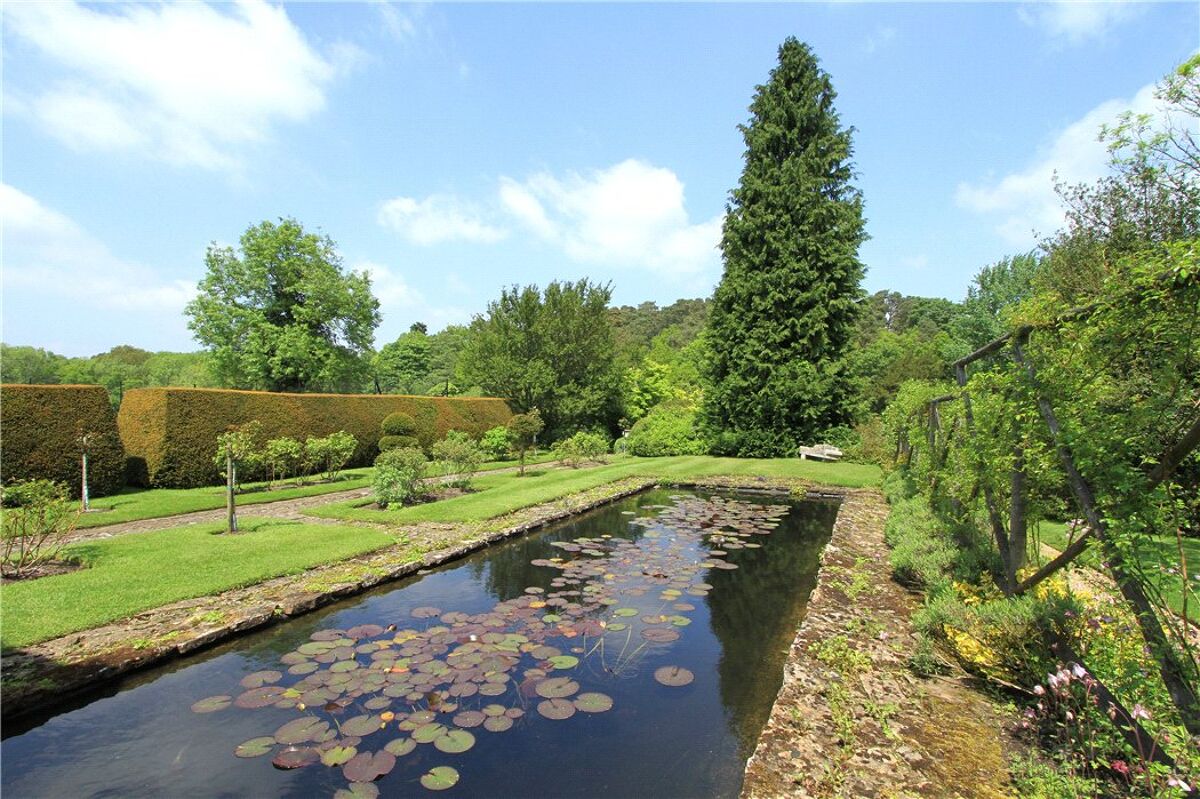 house for sale in Frensham, Farnham, Surrey, GU10 GLD130132 Knight