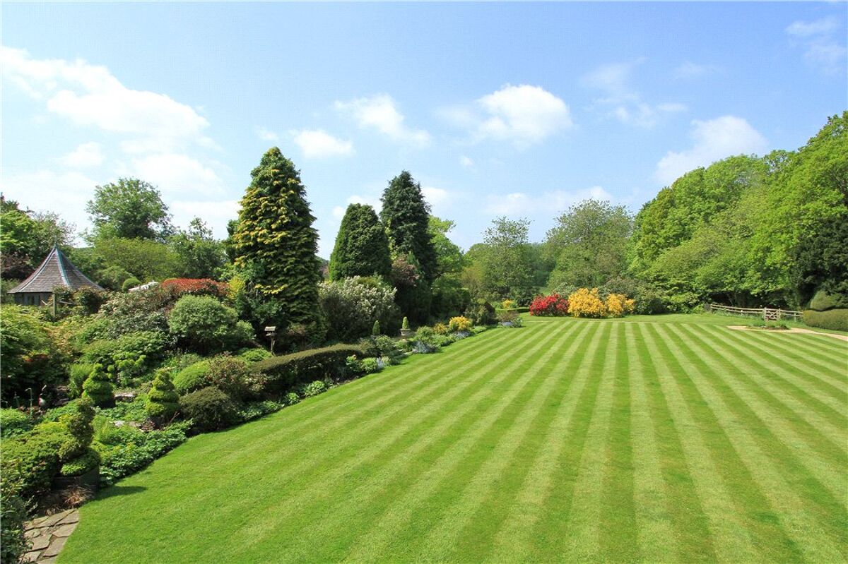 house for sale in Frensham, Farnham, Surrey, GU10 GLD130132 Knight