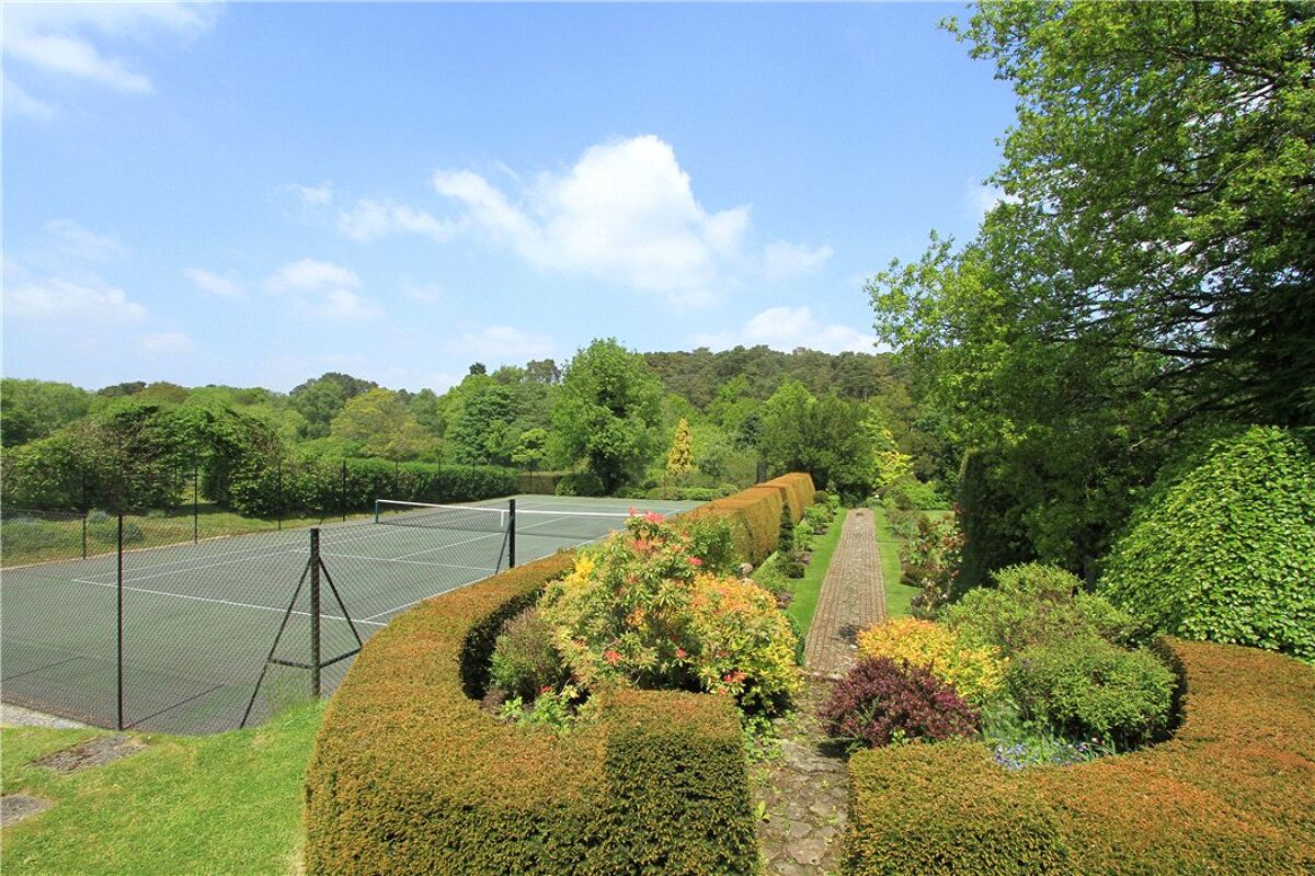 house for sale in Frensham, Farnham, Surrey, GU10 GLD130132 Knight