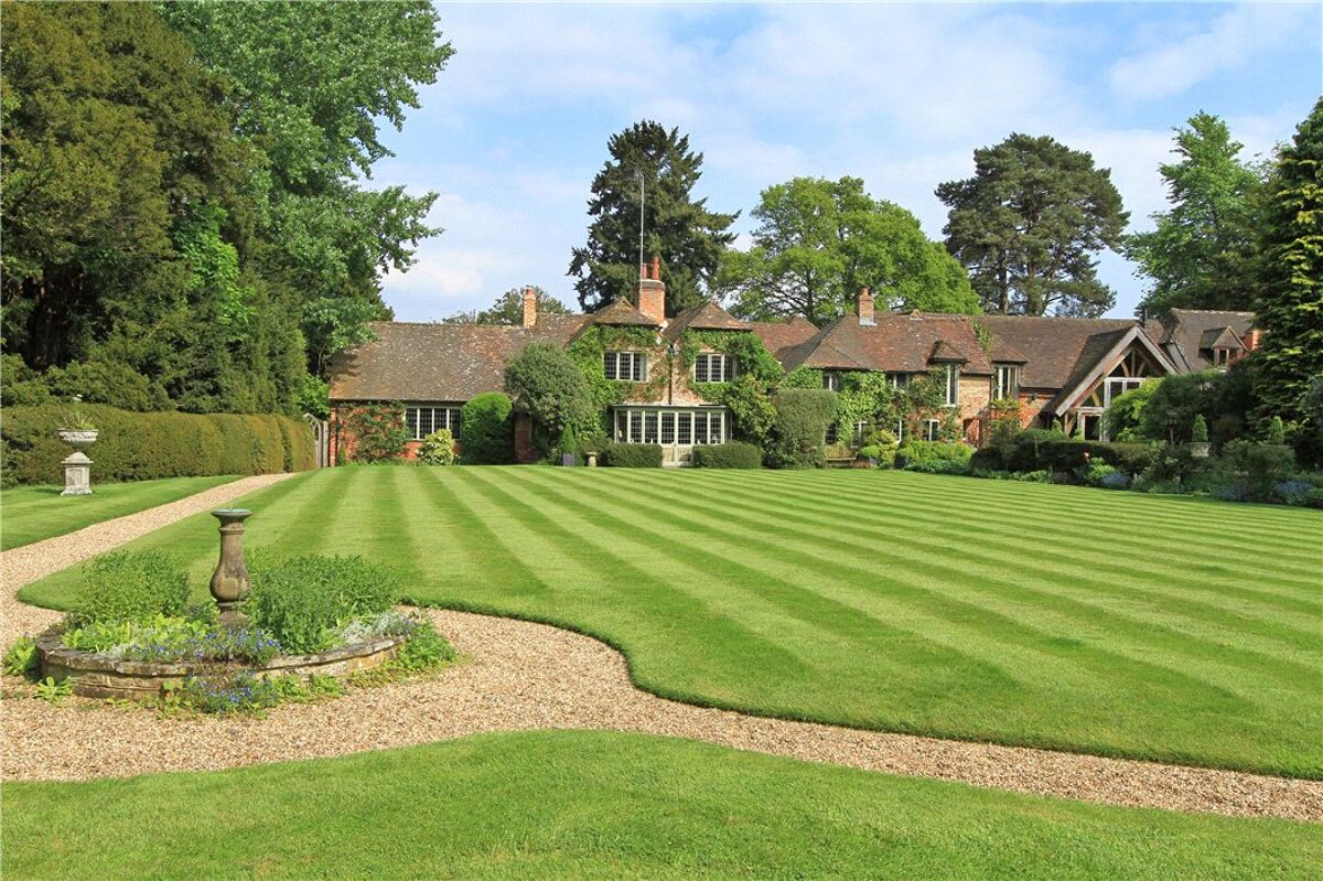 house for sale in Frensham, Farnham, Surrey, GU10 GLD130132 Knight