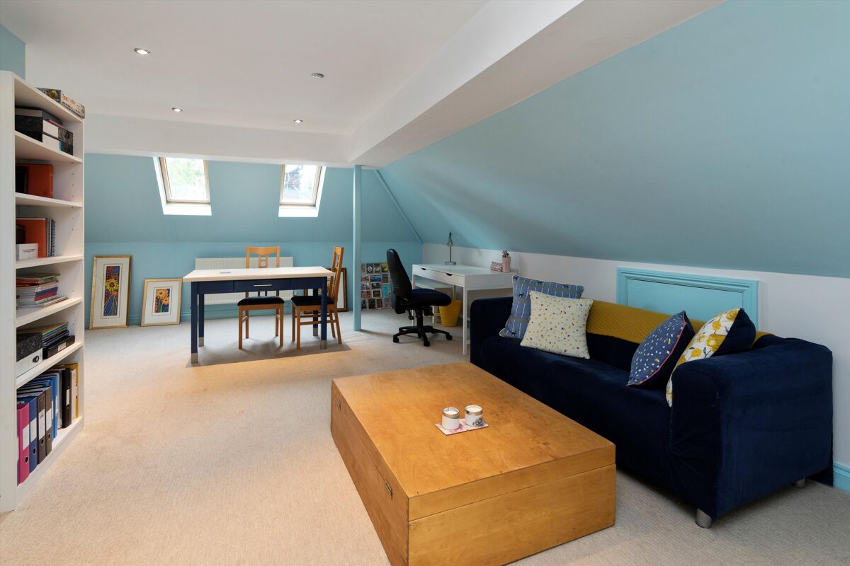 house for sale in Aldersey Road, Guildford, Surrey, GU1 GLD130145