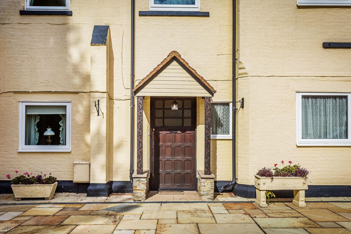 house for sale in Summersbury Drive, Shalford, Guildford, Surrey, GU4 GLD140098 Knight Frank