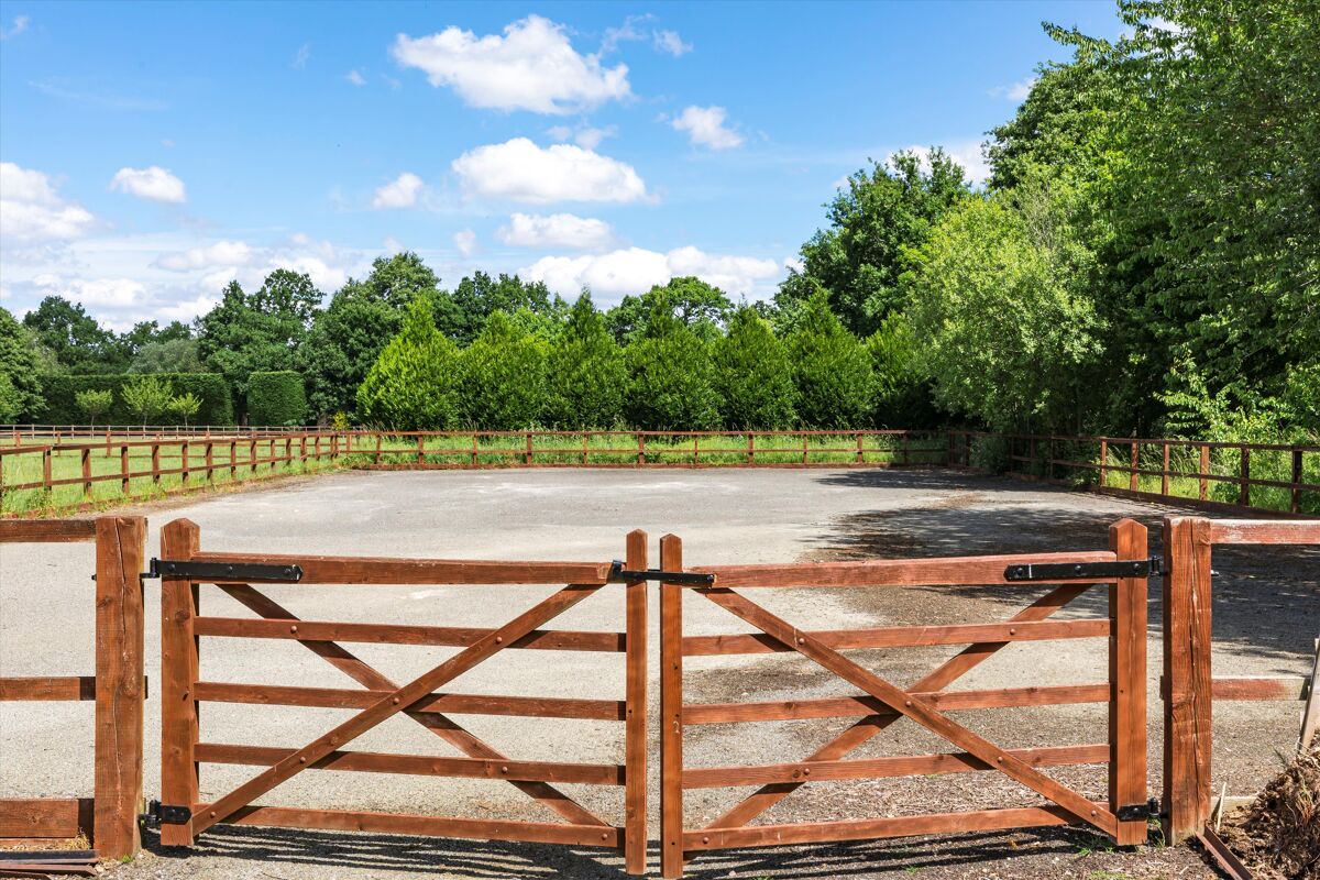 house for sale in Norton Farm, Worplesdon, Guildford, Surrey, GU3