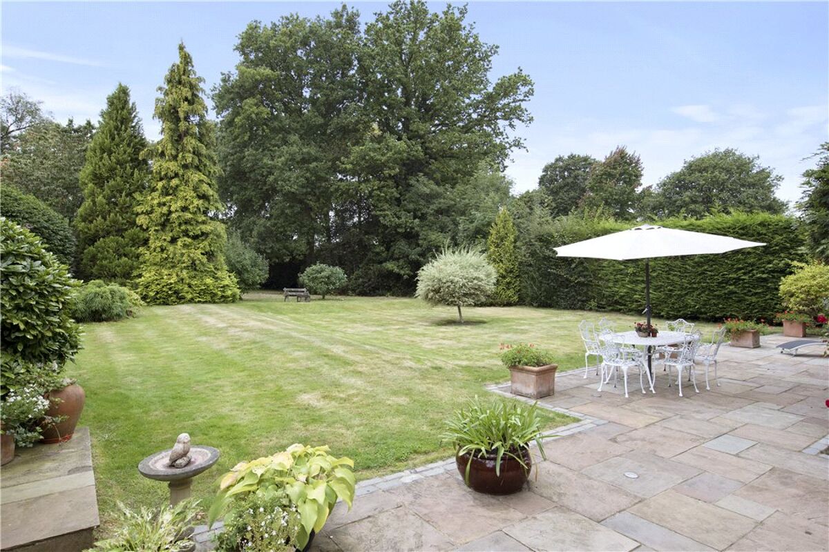 house for sale in Ganghill, Guildford, Surrey, GU1 GLD160138 Knight