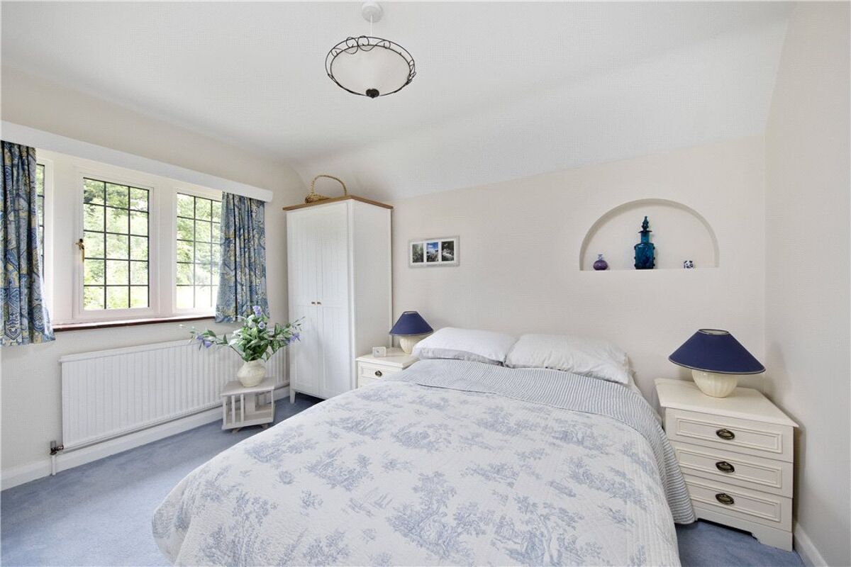 house for sale in Ganghill, Guildford, Surrey, GU1 GLD160138 Knight