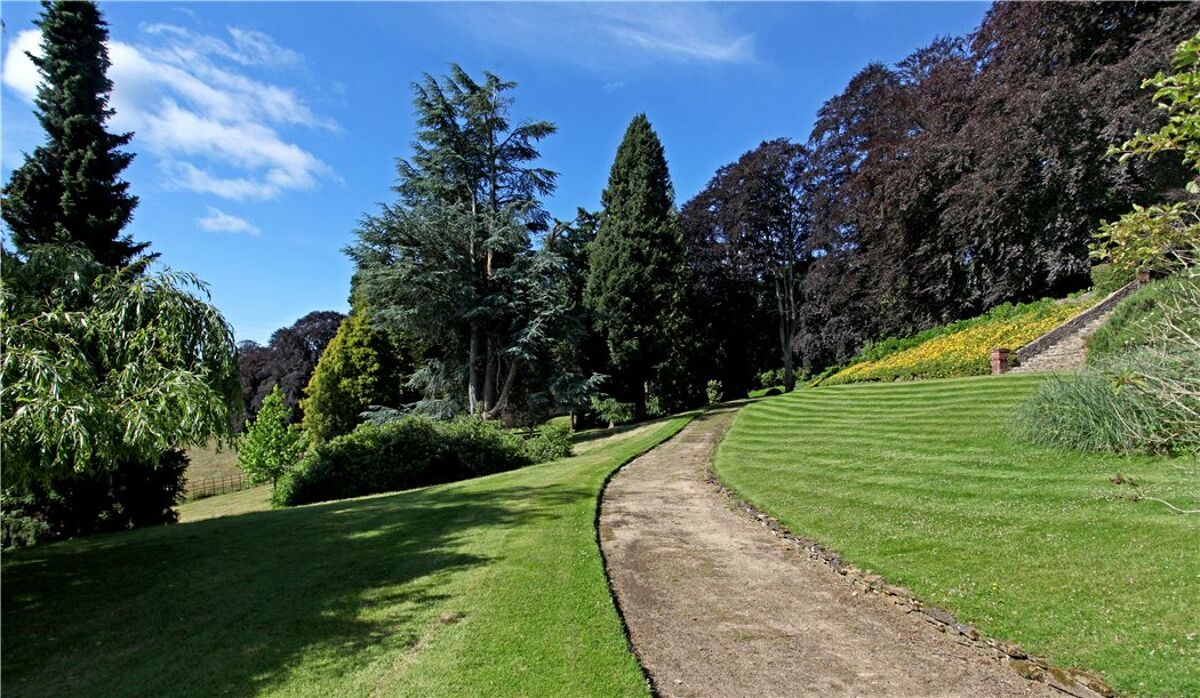 Immobili in vendita Snowdenham Hall, Bramley, Guildford, Surrey, GU5