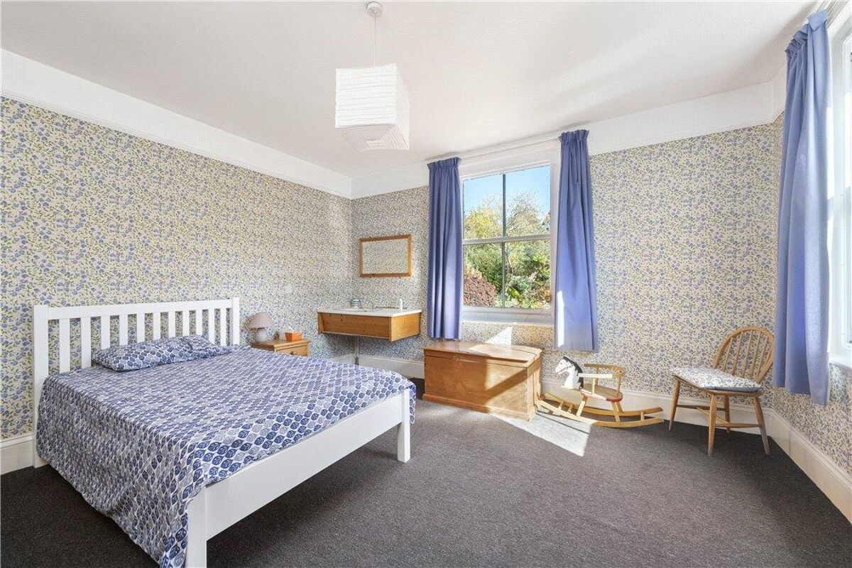 house for sale in Warwicks Bench, Guildford, Surrey, GU1 GLD160201