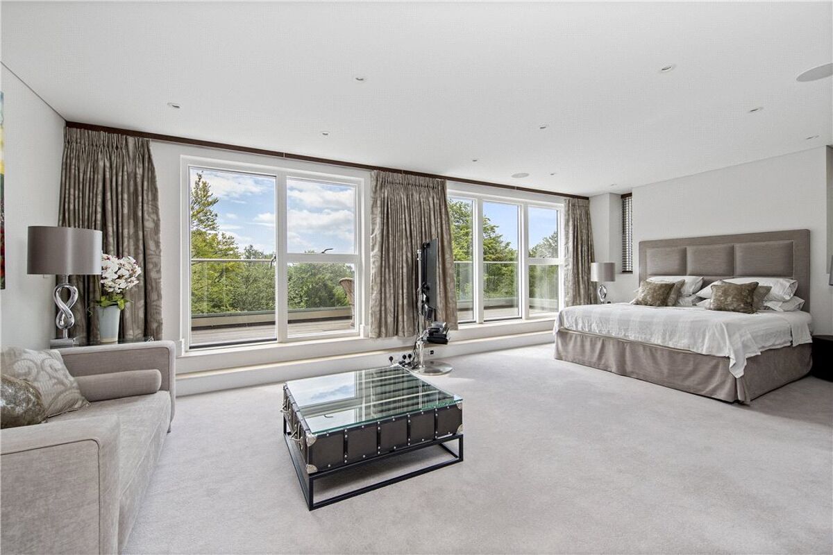 house for sale in Chantry Quarry, Guildford, Surrey, GU1 GLD160205