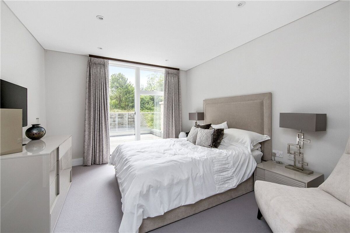 house for sale in Chantry Quarry, Guildford, Surrey, GU1 GLD160205